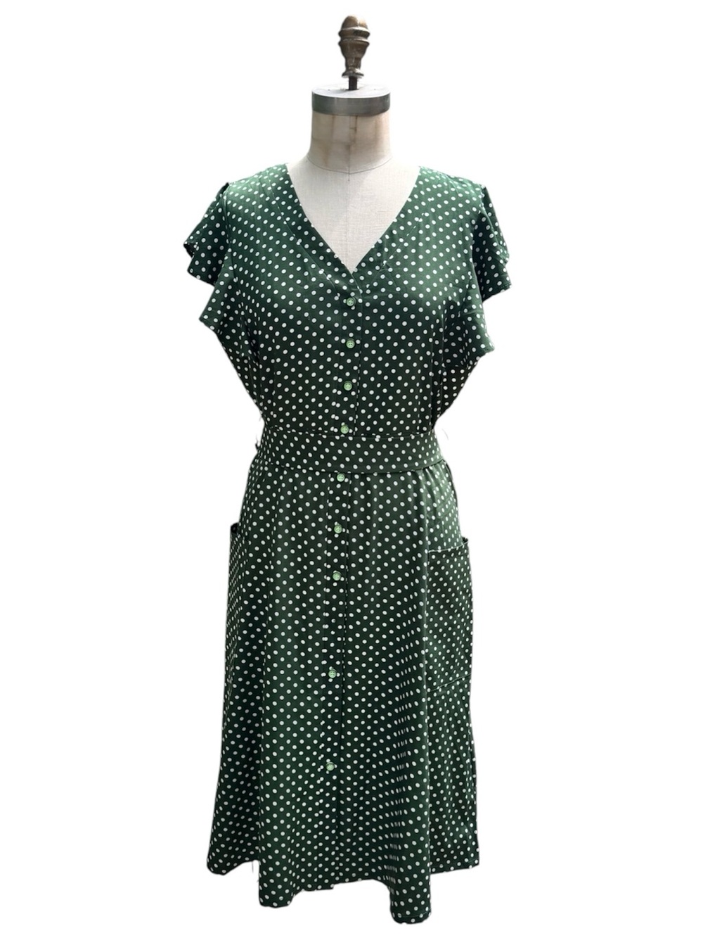 NWOT Retro Green polka dot flutter sleeve V neck button down midi dress. Size XL